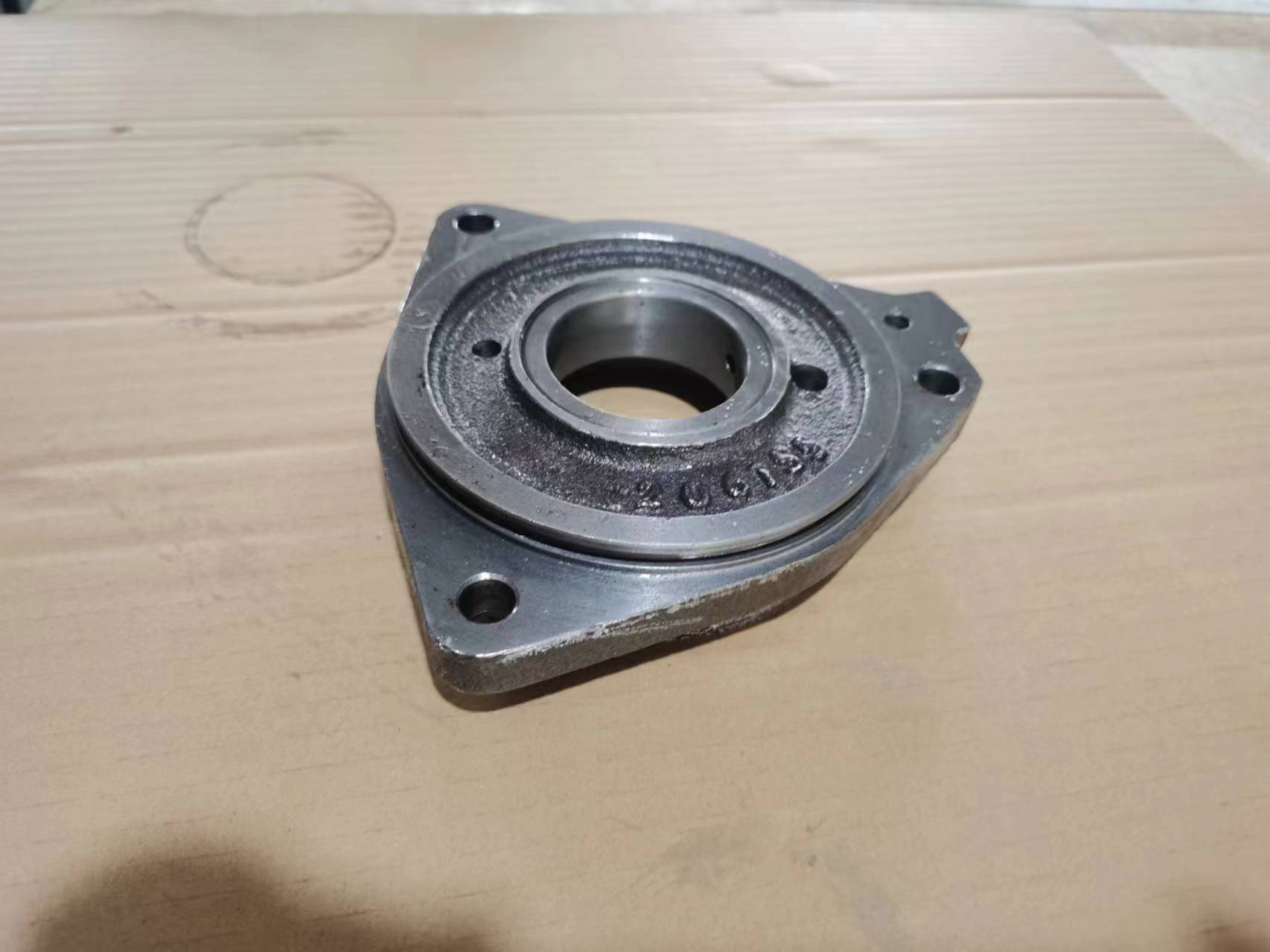 206155 SUPPORT,HYDRAULIC PUMP KTA38