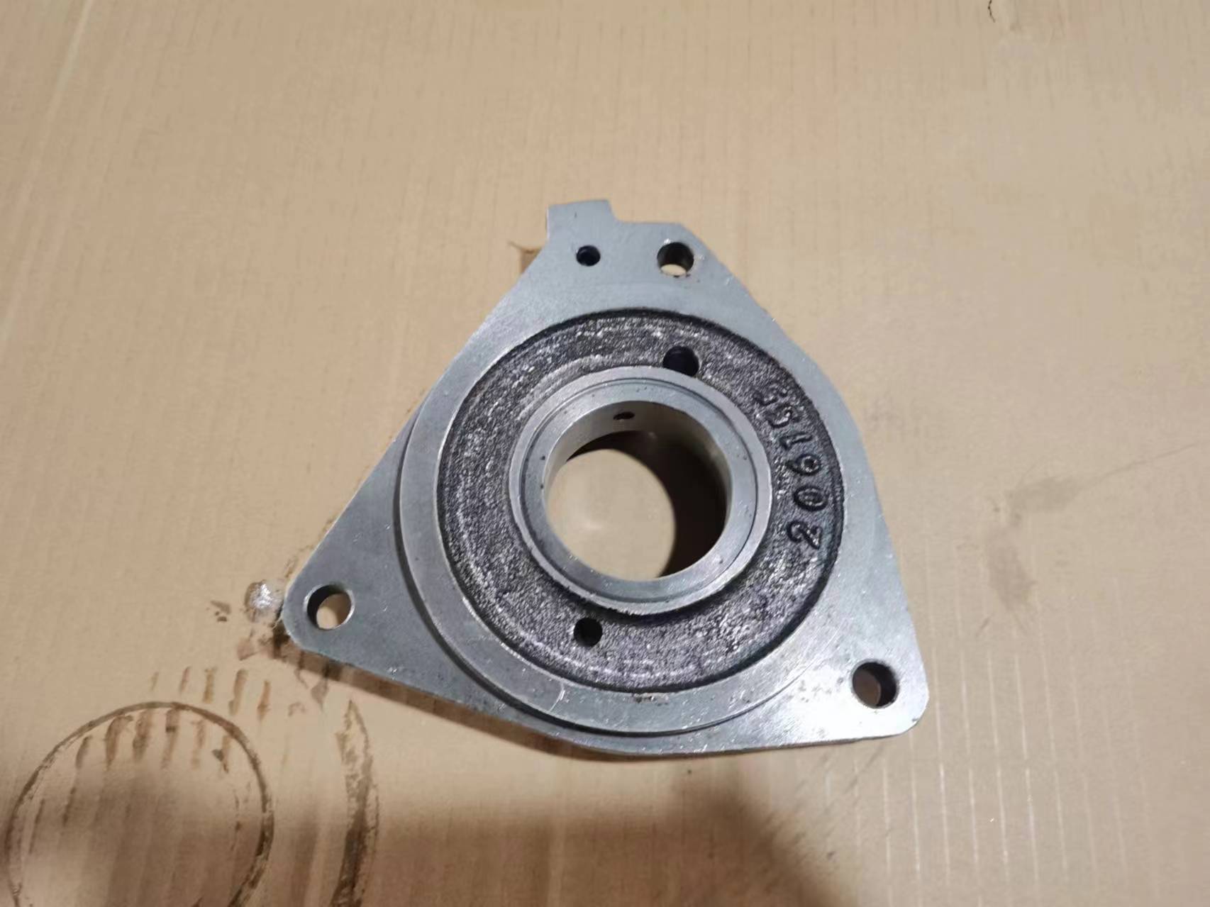 206155 SUPPORT,HYDRAULIC PUMP KTA38