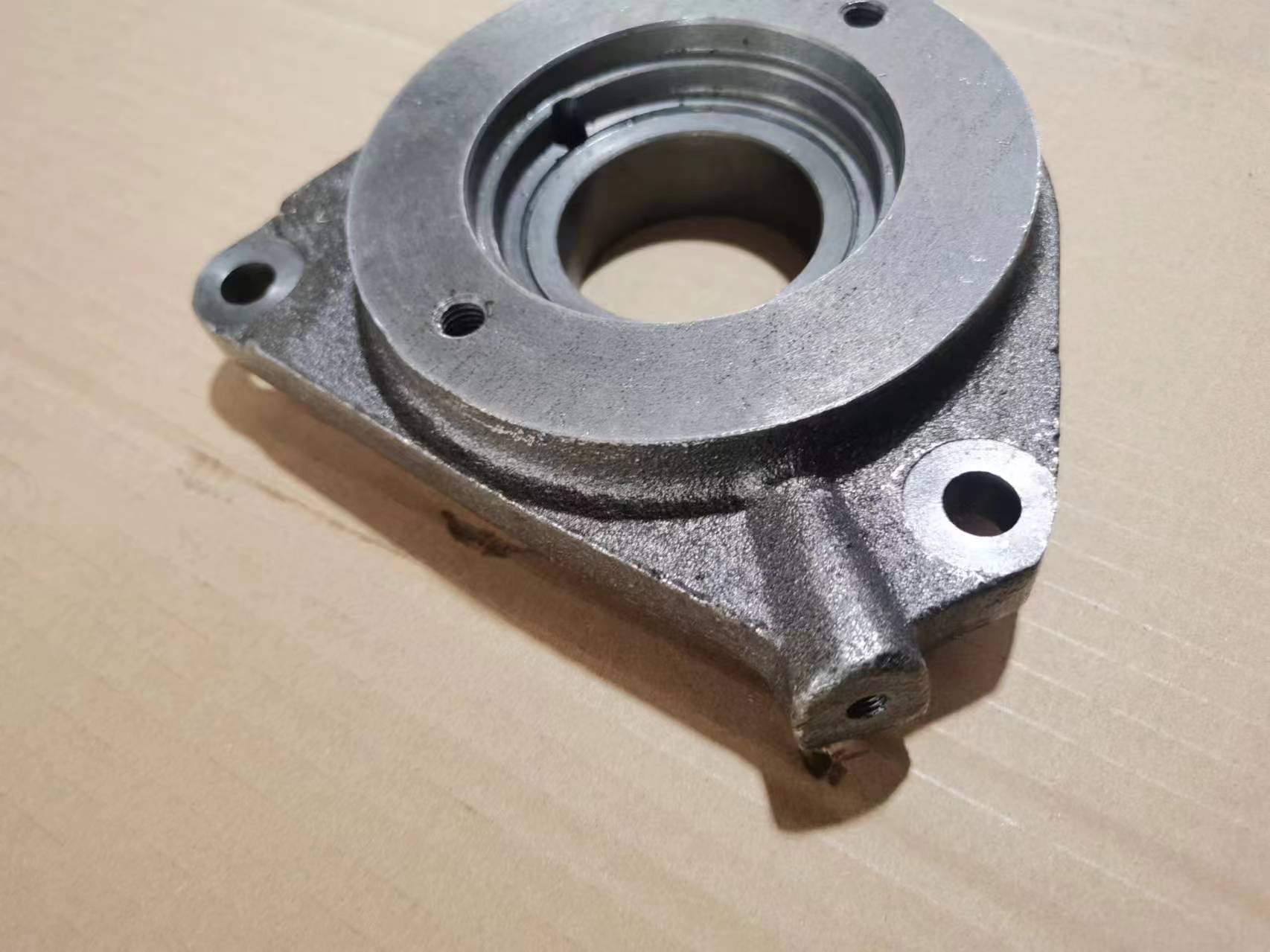 206155 SUPPORT,HYDRAULIC PUMP KTA38