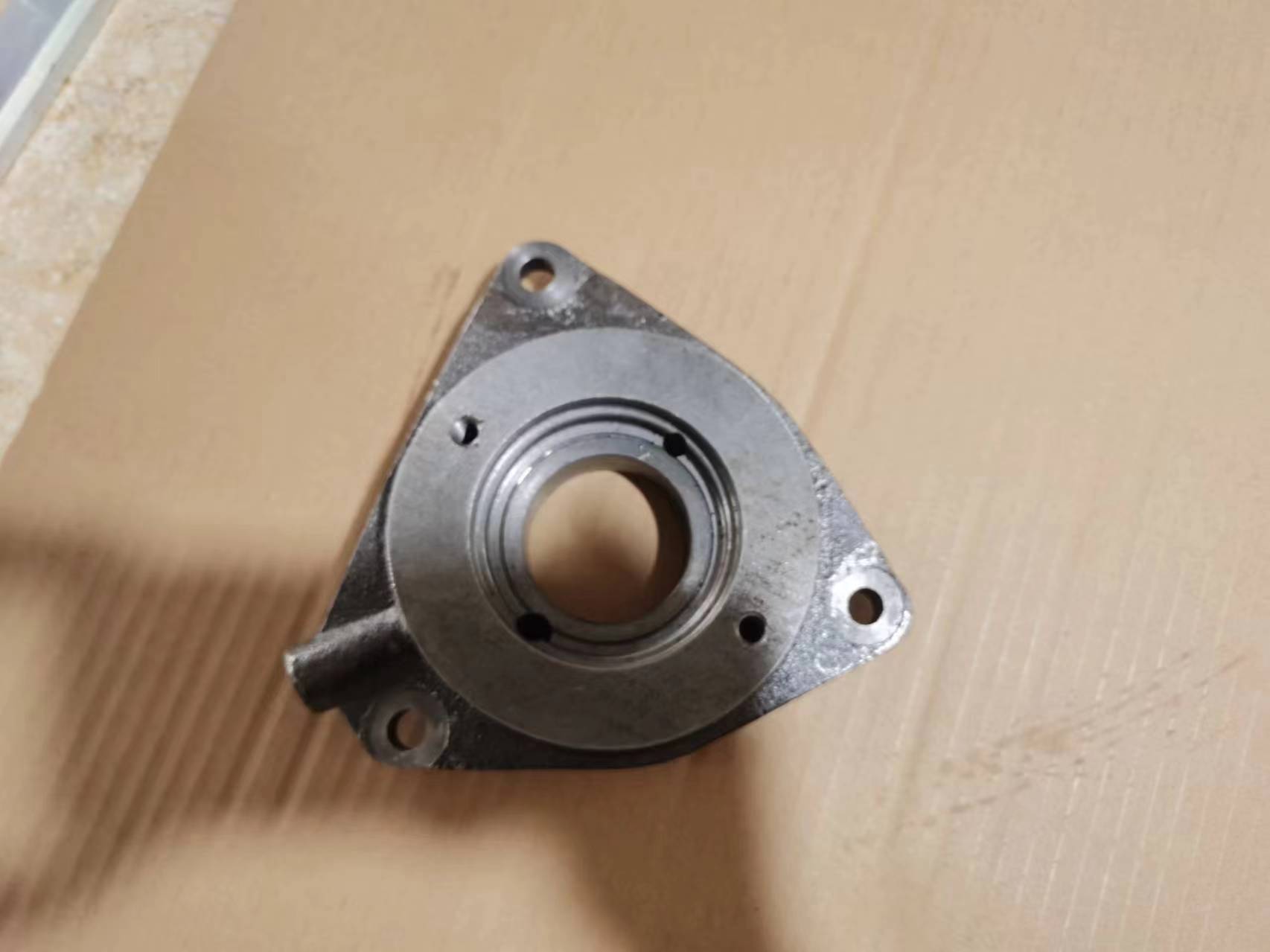 206155 SUPPORT,HYDRAULIC PUMP KTA38