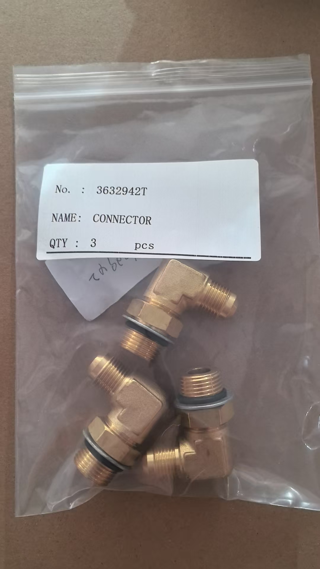 3632942,CONNECTOR,,CUMMINS PARTS