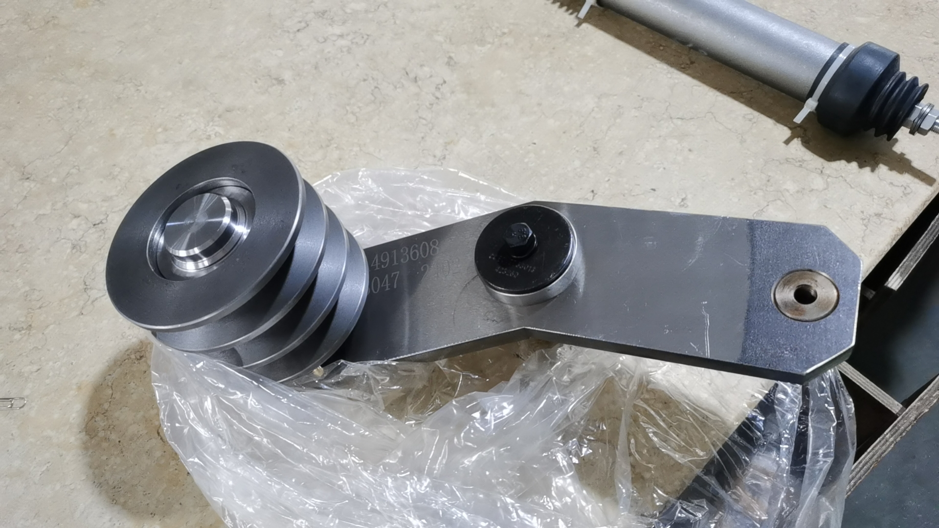 4913609 4913608 BRACKET,IDLER PULLEY ,CUMMINS PARTS, Construction Machinery, Marine Diesel Engine